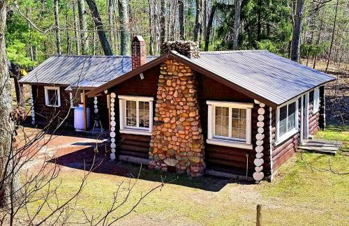 Spacious Family-Friendly Log Cabin with Lake Views near Cadillac, Michigan - Foto 1