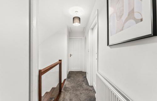 Elegant Retreat in Cheltenham - Garden & Parking Included - Foto 41