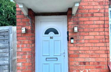 Rushden Home - Perfect for Contractors - Free Parking - Sleeps 5 - Garden - Netflix and HDR TV - Foto 8