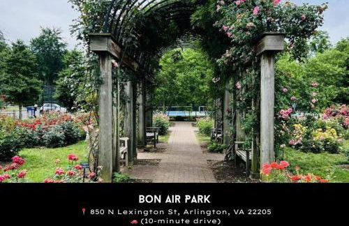 Charming 4BR Retreat in Arlington Sleeps 12 NearDC - Foto 43