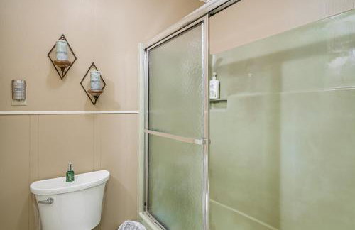 Lakefront Gem with Boat Dock and Fishing Pier in Many - Foto 17