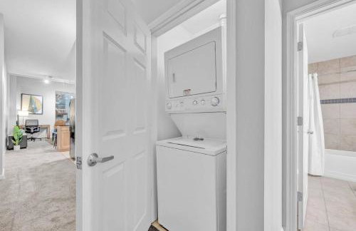 Stylish Condo • Walk to Theaters • Parking - Foto 15