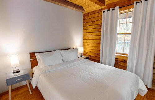 Modern Log Cabin with Vineyard Views - Foto 25