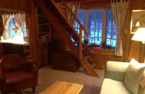 Charming and Secluded Log Cabin Rental on Small Farm near Lake Michigan - Foto 9