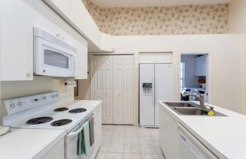 SERENE & ATTRACTIVE 3BR HEATED POOL/SPA HOME - Photo 15