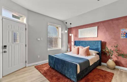 Stylish 2BR Dual-Kitchen Retreat Near Forest Park - Photo 24