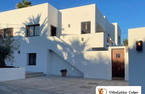 Off-grid Luxury Villa with Tikibar by the pool. - Photo 13