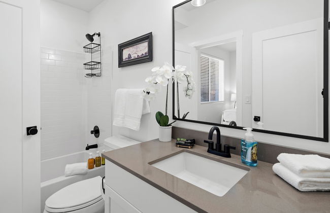 Touch of Class Stunning 5 Bdr! - Photo 30