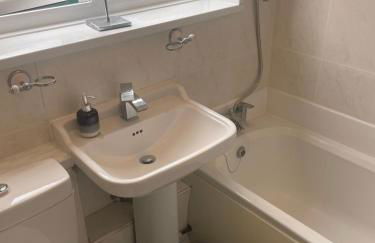 4 Bedroom House - Sleeps 6 - Garden Bbq Parking - Foto 10