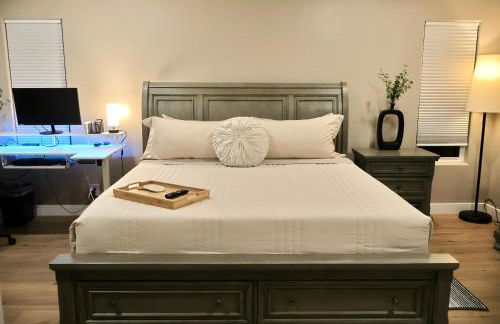 2 Masters, Newly renovated with new furnishings - 4BR 3BA - Photo 35