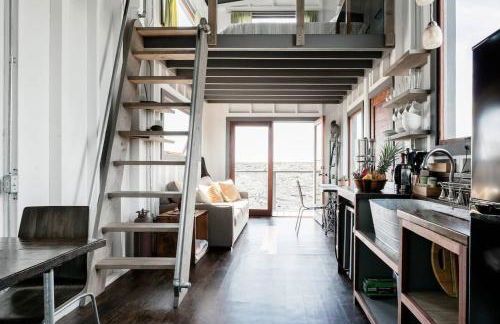 THE PHOENIX HOUSE - EPIC Tiny Home Gem on Volcanic Lava Field! - Foto 4