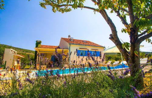 Villa Romansa near Split- heated pool peace, bbq - Foto 1