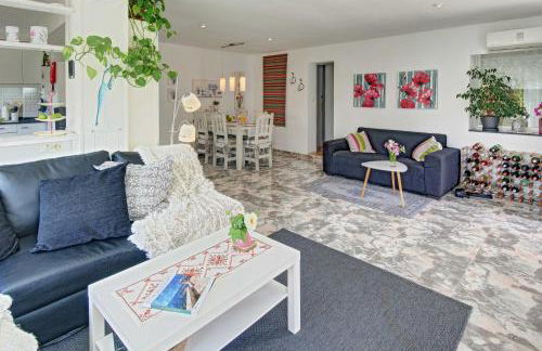 VILLA ROSSELLÓ with private pool - Foto 6