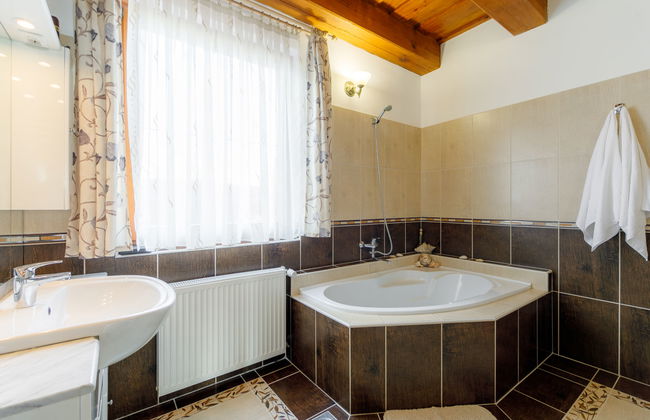 3 bedroom Apartment in Fonyód with garden and terrace - Photo 6