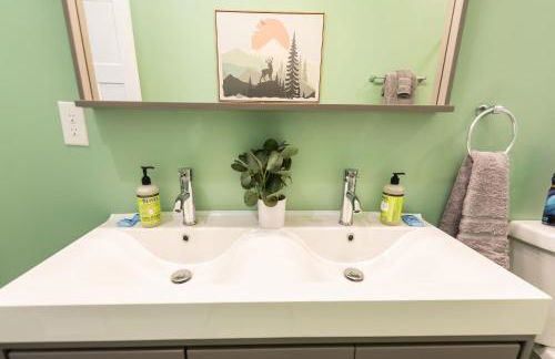 Chic Downtown Retreat Breweries, Murals & Music - Foto 39