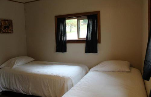 Cabin 4 - Classic 1933 cabin on the lake shore, 10 steps from the dock - Foto 8