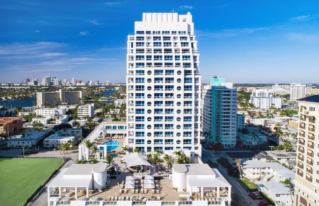 Elegant Beachfront Condo: Your Perfect Getaway! - Photo 33