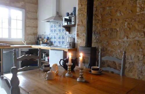 le gîte de Claire maison avec terrasse, calme et confort, lit king size linge fourni - Foto 8