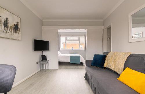 Racecourse Revelation! Free parking - Photo 2