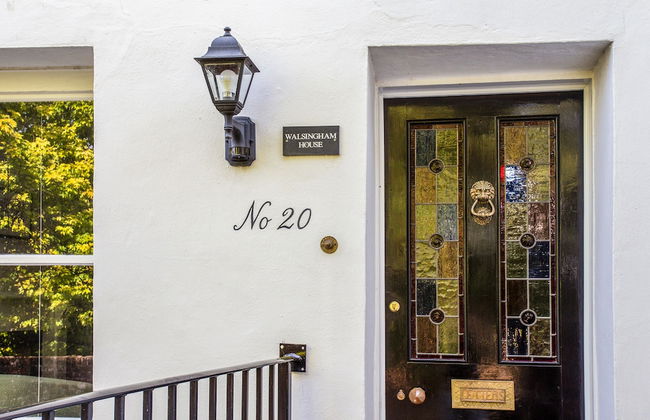 Peaceful Elevated Residential Area - Walk to City - Foto 18