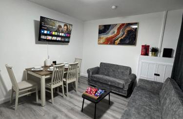 CityBuzz 4 Bedroom House in Nottingham Sleep 7 - Foto 1