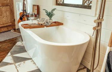 Secluded Treehouse Rental Ideal for Glamping in Alabama - Foto 18