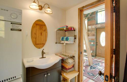 Colorful Cabin w/ Teepee, Fire Pits & Mtn Views! - Foto 12