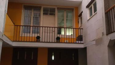 Grands Gîtes de charme avec jardin, lieu calme et paisible en plein coeur d'Arbois, linge inclu, lits faits à l'arrivée et ménage en fin de séjour - Foto 3