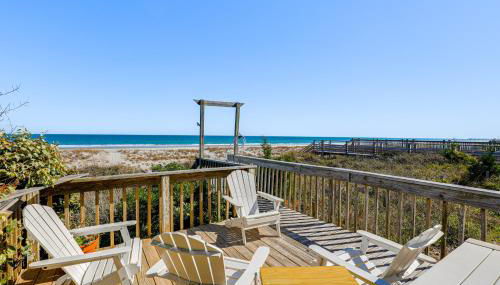 Oceanfront Gem with Rooftop Deck Steps to Sand - Foto 2