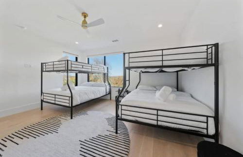 Barton Springs Luxe Heated Pool Spa Sleeps 16 - Photo 59