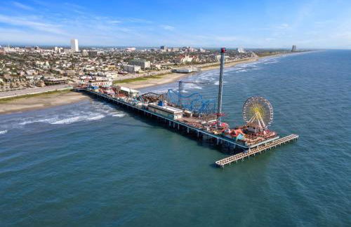 Stylish Home with game room, deck, and canal access - Foto 64