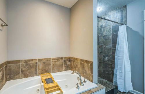 NFL Draft Stay Modern South Side Home 2-Car Garage - Foto 12