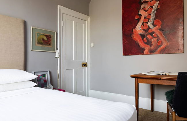 Hemingford Road IV by Onefinestay - Photo 4