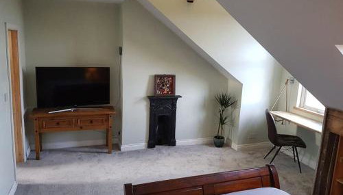 Self-contained Attic Flat, 15 mins from the centre - Foto 5