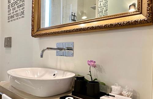 Lily Pads -Elegant apartment- in the city center - Foto 25