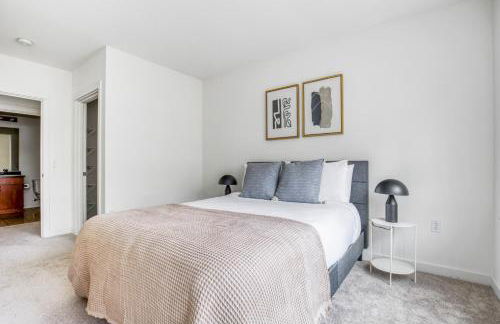 Downtown Bellevue 2BR w WD Storage nr Shops SEA-318 - Foto 17