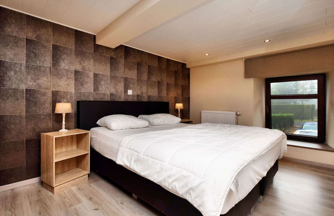 Modern Family Home With Wellness - Photo 10