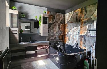 Villa Joy with Pool,Jacuzzi,E Auto Station - Foto 19