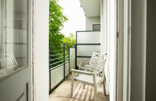 KAISER 02 by ROCKCHAIR Apartments l SUPERHOST Status l 3 Bedrooms Boxspringbeds 2 Bathrooms l Cozy Family & Business Flair 155 sqm 3 Balcony 2nd Floor Elevator up to 10 guests welcomes you! - Foto 79