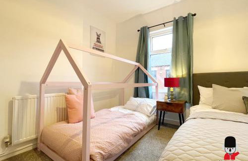 KozyGuru / Wigan / 2BR 4Beds / Newly Refurbished Stylish Holiday House / Close to Big Retail Park / UWNE034 - Foto 21