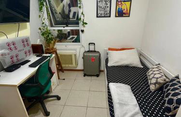 Quarto para Moças - Girls' Room - Somente Mulheres - Only Girls - Foto 1