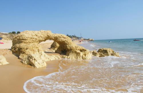 Luxurious first floor apartment with balconies overlooking pool and gardens. - Foto 49