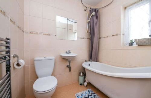 Specious 3bed property with parking & large garden - Foto 16