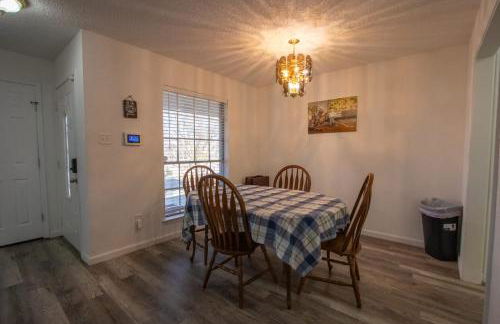 Spacious Stay for 12 - Central Fort Worth - Photo 9