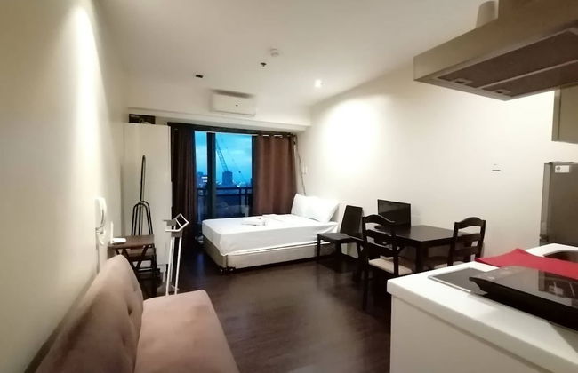 Happy Suites at Knightsbridge Res Makati - Photo 1