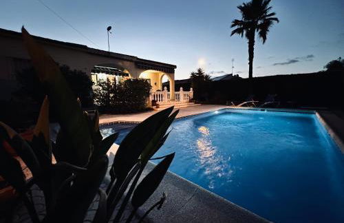 Charming one-floor villa with private pool in Los Balcones - Foto 35