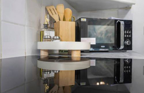 Stylish 1-Bed Luxury Retreat - Photo 19