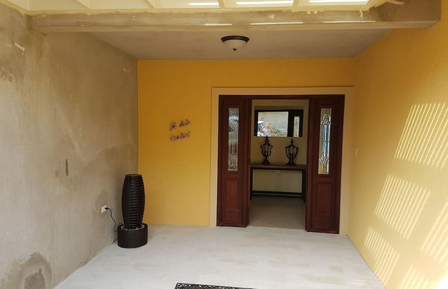 Je Suis Jamaica - 4 B R Beachfront Villa w Staff - Photo 41