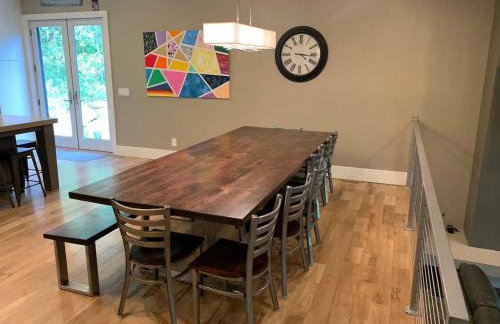 25-Bed, Amenity-Rich Estate in a Private Forest - Foto 50