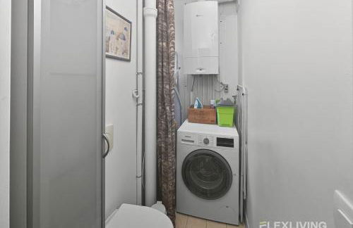 Spacious one-bedroom apartment just 1 minute walk from Montparnasse train - Foto 22